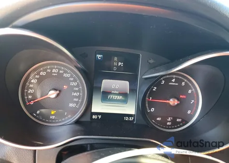 2017 Mercedes-Benz C 300 z USA, uszkodzony, nr VIN 55SWF4JB8HU207716